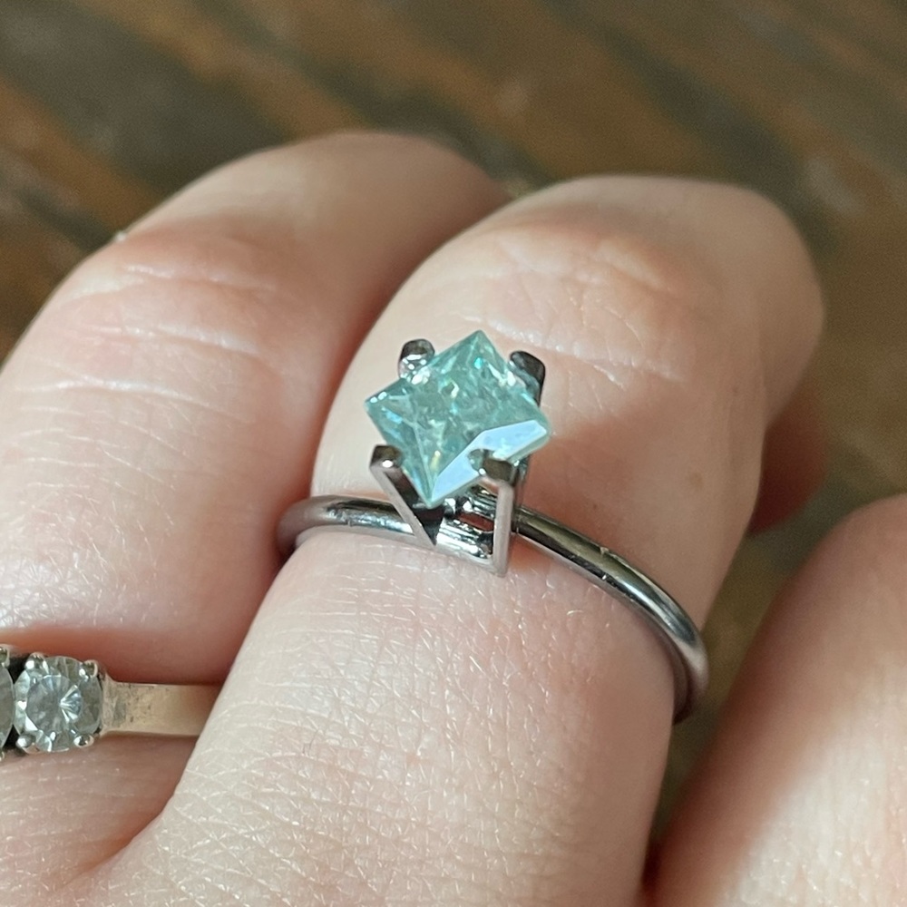 1.05 ctw Natural Diamond • Light Blueish-Green / Princess Cut • RETAIL $2,947USD - Picture 2 of 13
